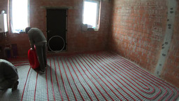 Как выглядит укладка водяного теплого пола